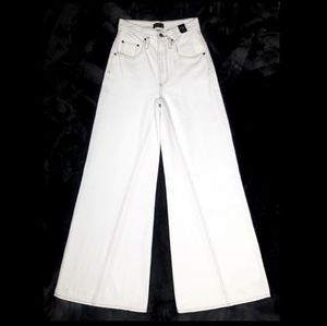 A&F Ultra High Rise Extreme Wide Leg Jeans 25/0